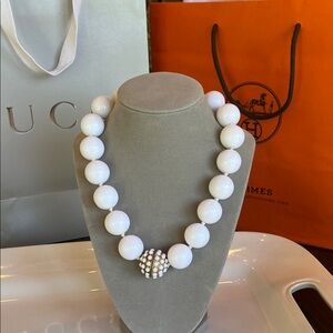 Elegant White Glass Chunky Beaded Necklace
